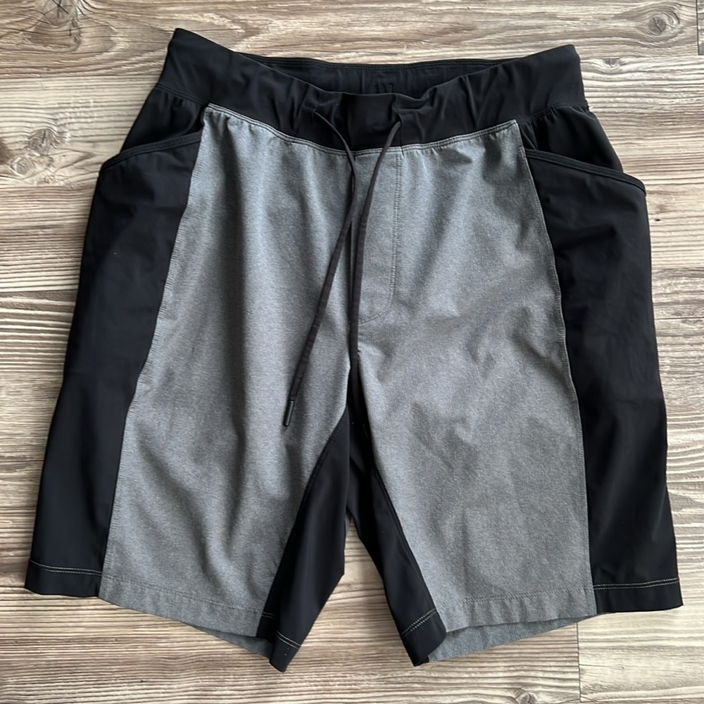 Lululemon Namaste At The Beach Short Heathered Black 9” Inseam Size Medium